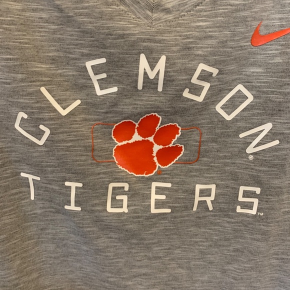 Nike graphic logo football‎ tee. Maybe worn once. - Picture 4 of 6